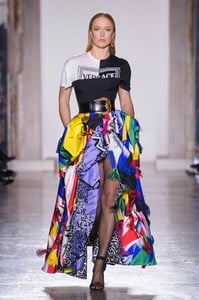 versace-rf18-0949.thumb.jpg.4ad1f60c74f7e465861bc6cbfa57d2b7.jpg