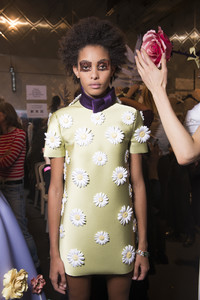 viktor-e-rolf-hc-bks-v-rs18-6019.thumb.jpg.200f86ffbf9959d1b0d83253d7ed43b3.jpg