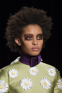 viktor-e-rolf-hc-clp-rs18-5096.thumb.jpg.be42770f1686b04fa3af93587e6c3c56.jpg