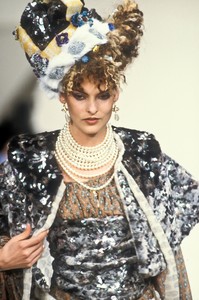 vivienne-westwood-fw-1994-12.thumb.jpg.612db22747b1f2b276480f49568636da.jpg