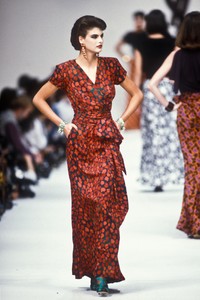 yves-saint-laurent-ss-1986-4.thumb.jpg.0f2a236c0b08669d47f1b344f98ea56d.jpg