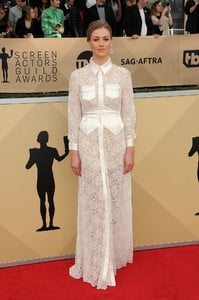 yvonne-strahovski-2018-sag-awards-in-la-8.thumb.jpg.45b799f359a13578246d82a57185b3b1.jpg