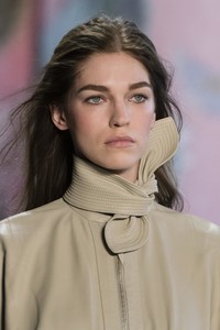 zimmermann-fw18samd2.thumb.jpg.997e045e3c4d7bf1fecc0f7e4eda468d.jpg