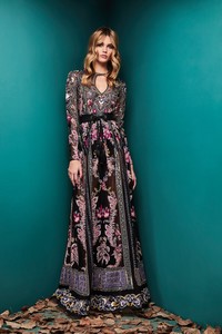 06-zuhair-murad-fall-18.thumb.jpg.e18cbfc466151fc5817564a004705046.jpg