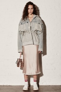 07-t-by-alexander-wang-spring-2018.thumb.jpg.13e21bfb2cb7205d96e1c1fb9795ab71.jpg