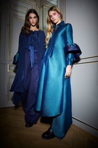 08-alexis-mabille-fall-2018.thumb.jpg.4444d021385b71daa7c71aafb3f7ec2e.jpg