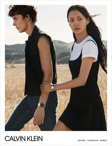 1-WANGY_CALVIN_KLEIN_WATCHES_SPRING_2018_LACHLAN_BAILEY-692x900.thumb.jpg.e57ab14f245e812c4e059461f3f8c48d.jpg