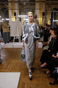 12-thom-browne-fall-2018-ready-to-wear.thumb.jpg.79498419eeb764c344080e2b7880858c.jpg