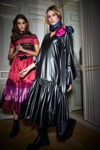 16-alexis-mabille-fall-2018.thumb.jpg.91a47b4c486d7eedb1687e18ea3c840e.jpg