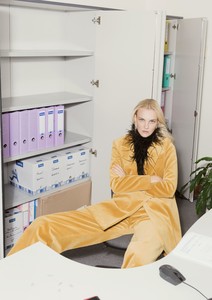 17-paule-ka-fall-ready-to-wear-2018.thumb.jpg.aab4172916368bfa1a652b7c3565439a.jpg