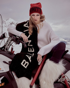 171112_HarpersBazaar_SKI_05_065.thumb.jpg.d4e956792b5f8bd1aef1bf85cbd0c91f.jpg