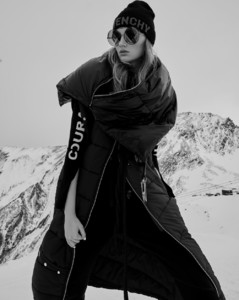 171112_HarpersBazaar_SKI_09_a314.thumb.jpg.feb6b2411515c8b785c6a7dc9d09b23c.jpg