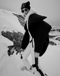 171112_HarpersBazaar_SKI_10_001.thumb.jpg.480a3510e5fbbb25b23b5f493bcd29f6.jpg