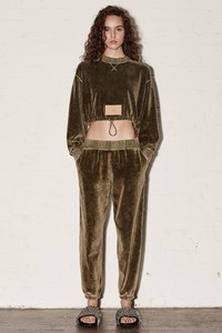 19-t-by-alexander-wang-spring-2018.thumb.jpg.06d7738869fcb01859ce9ef33070ee07.jpg