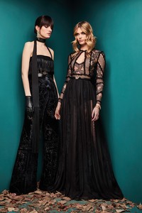 20-zuhair-murad-fall-18.thumb.jpg.1c75bcf105158152ce1c87d0d55e40d7.jpg