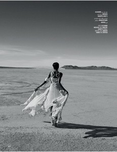 2018-03-01_Vogue_Arabia-page-007.jpg
