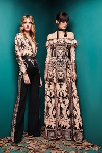 21-zuhair-murad-fall-18.thumb.jpg.2ab0a45c2c06234931e18d7864cf23b6.jpg