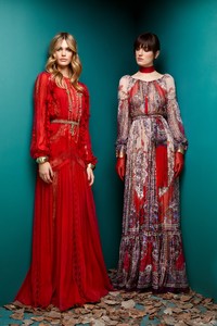 24-zuhair-murad-fall-18.thumb.jpg.f630922cc5a76ff97208b305bb07c2ee.jpg