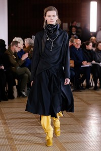 37-lemaire-fall-2018-rtw.thumb.jpg.9a3760dd0122a6b4b92b9d0feb5edb3e.jpg