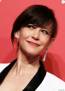 3895657-sophie-marceau-pressroom-lors-de-la-43-950x0-1.thumb.jpg.e44d96120a937c00859ef2a9e183da4a.jpg