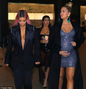 49AAA37100000578-0-Flaunting_it_Khloe_stepped_out_with_sisters_Kim_and_Kourtney_Wed-m-32_1519865266451.jpg
