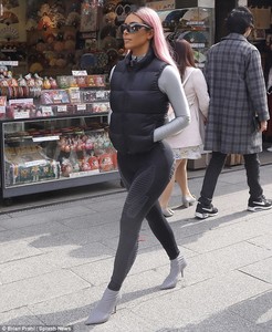 49B3E80800000578-5450987-Making_a_statement_Kim_Kardashian_was_spotted_enjoying_a_bit_of_-m-76_1519925658191.jpg