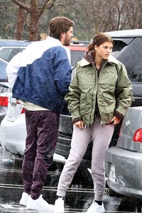 49BFA52700000578-5456523-Stormy_days_Scott_Disick_34_and_Sofia_Richie_19_were_caught_in_a-a-21_1520034235965.jpg