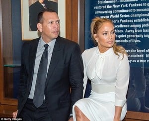 49D7515C00000578-5465105-Attentive_The_twosome_gave_all_their_focus_to_the_event-a-1_1520282605113.jpg
