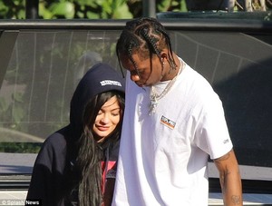 49E7035E00000578-0-Getaway_The_pair_popped_up_in_Miami_Florida_where_they_spent_tim-m-39_1520301979520.jpg