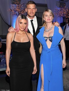 49E9198A00000578-5467053-Strike_a_pose_The_ladies_posed_for_a_photo_with_dapper_actor_Ala-m-37_1520321565199.jpg
