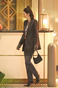4A1E80F700000578-5491969-Putting_on_the_ritz_Kendall_Jenner_showed_she_s_definitely_not_s-a-4_1520878815746.jpg