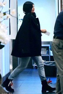 4A389C9100000578-5505945-No_Louboutins_And_Jenner_wore_chunky_boots_with_red_and_white_la-m-65_1521139225814.jpg
