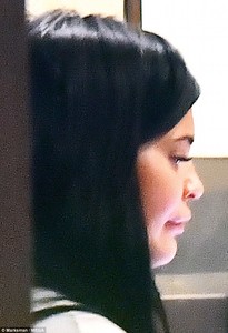 4A38A3BB00000578-5505945-New_mouth_Kylie_Jenner_showed_off_fuller_lips_as_she_enjoyed_a_J-m-5_1521140243323.jpg