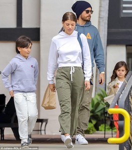 4A55178100000578-5516983-Party_of_four_Scott_Disick_brought_Sofia_Richie_along_when_he_st-a-57_1521436420546.jpg
