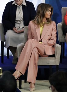 4A7D39B900000578-5537967-Melania_was_all_smiles_despite_allegations_that_her_husband_had_-m-26_1521840373964.jpg