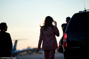 4A7E89F900000578-5538131-Melania_walks_around_the_rear_to_get_into_the_other_side_of_the_-a-22_1521874503298.thumb.jpg.972c45d51d6c5fd911eac2e1682ce51e.jpg