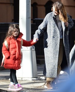 4A812F8B00000578-5539719-Family_time_This_Friday_Keri_Russell_was_glimpsed_enjoying_a_str-a-26_1521910979462.jpg