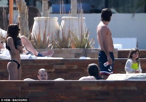 4AA6F9E600000578-0-Steady_Though_many_have_mocked_them_the_couple_have_been_going_s-m-70_1522280684377.jpg