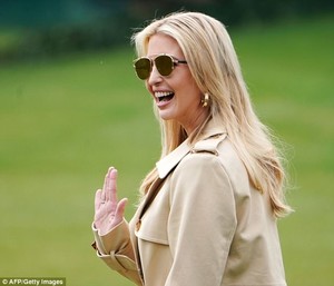 4AAC174900000578-5559283-Ear_to_ear_grin_Ivanka_flashed_a_bright_smile_and_waved_while_ma-a-2_1522342315992.jpg
