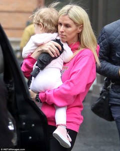4AAC1D7200000578-5559773-Close_for_comfort_Nicky_shares_her_two_daughters_with_her_execut-a-9_1522350384006.jpg