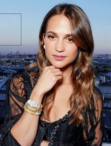 5a9852e83606c_Alicia-Vikander-Cleo-Singapore-2018--02.thumb.jpg.b51ee37cef320cd68b90913b3220de7a.jpg