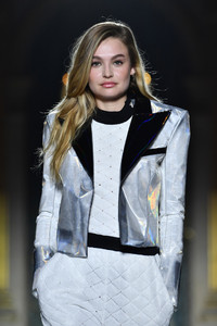 5a99d5fd8d5ad_BalmainRunwayParisFashionWeekWomenswear-cbjOuM6HP2x.thumb.jpg.b8bd9a58fe1d176260af10d9069e16d8.jpg