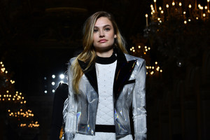 5a99d6113004e_BalmainRunwayParisFashionWeekWomensweardMHJHCkfPf0x.thumb.jpg.b855637f340a5c25b00e377ceb0ad1c9.jpg