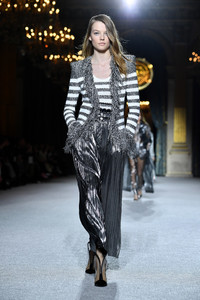 Balmain+Runway+Paris+Fashion+Week+Womenswear+ur1OWU-a3YGx.jpg