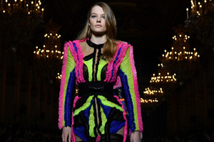 Balmain+Runway+Paris+Fashion+Week+Womenswear+EoGWl7PO-mQx.jpg