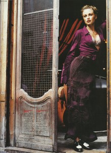 elle russia aug 98 4.jpg