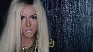 5a9c4656a7e7a_blonde(1).thumb.jpg.6354c1255bbafaa612f1d6d1eb0725c4.jpg