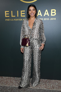 Hannah+Bronfman+Elie+Saab+Front+Row+Paris+qr9_UE3GeGQx.jpg