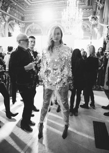 Natasha+Poly+Balmain+Backstage+Paris+Fashion+7Um8ci1OTsEx.jpg