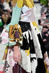 5a9d6d4fe41ea_KaiaGerberValentinoRunwayParisFashion7-VqEyr5Wdcx.thumb.jpg.91187bc60e1e238a34a1c5650de50486.jpg